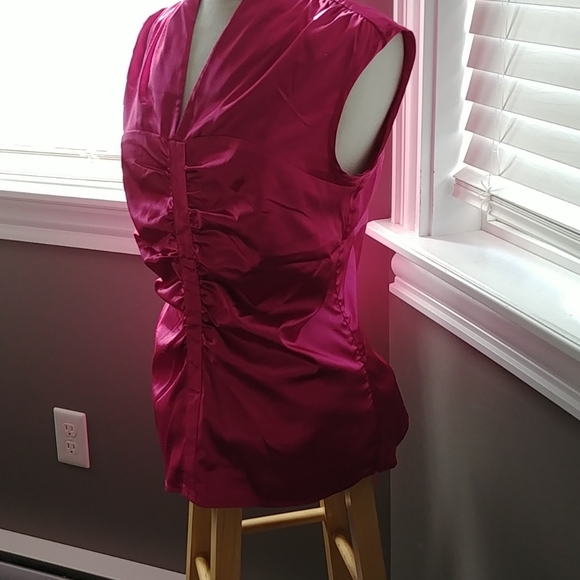 NWOT Le Château ruched sleeveless blouse - Picture 4 of 10